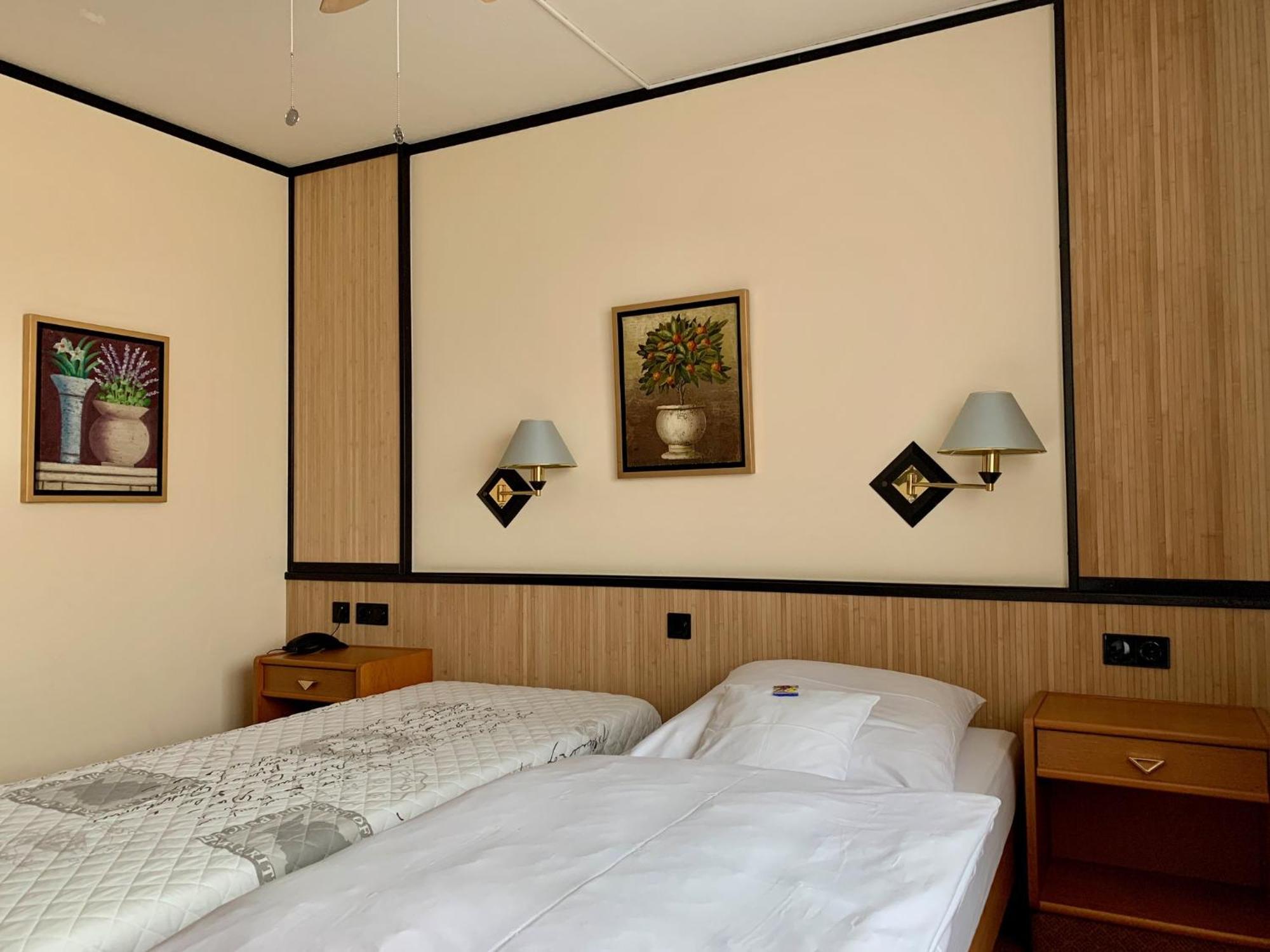 Hotel Seebach Grossenseebach ภายนอก รูปภาพ